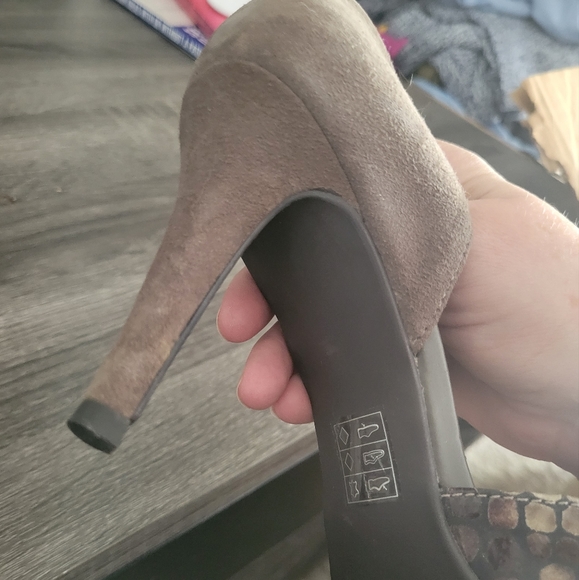 Anne Klein Flex Snake Print Heel - Picture 3 of 6